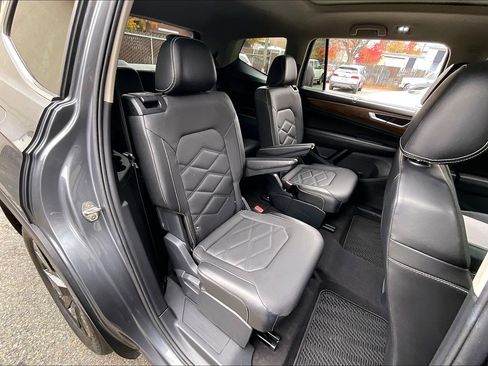 Certified 2024 Volkswagen Atlas SE w/ Panoramic Sunroof Package image 25