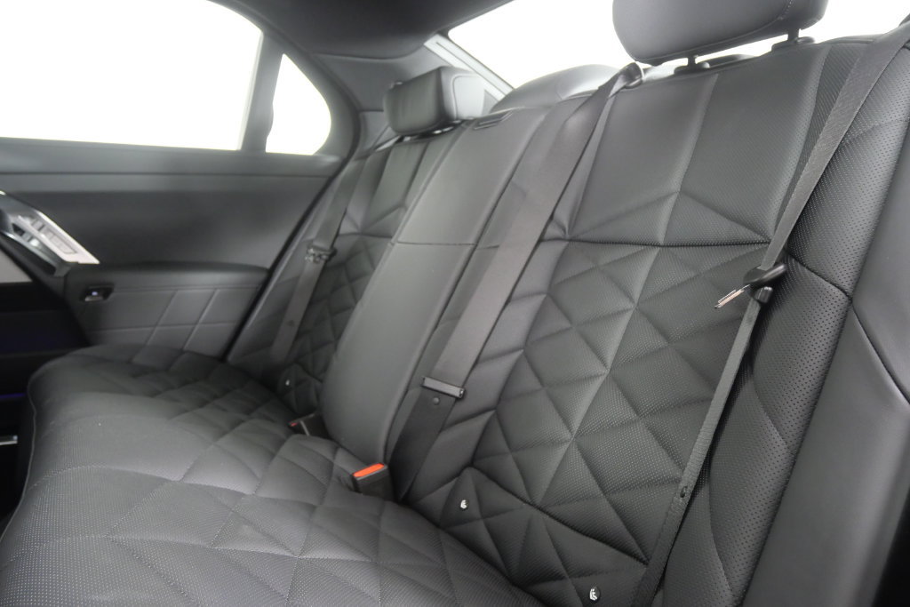 Certified 2026 BMW 740i RWD image 17