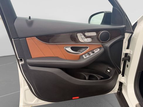 Used 2022 Mercedes-Benz GLC 300 image 9