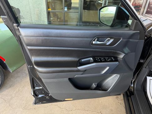 Used 2022 Nissan Pathfinder SL w/ SL Premium Package FWD image 8