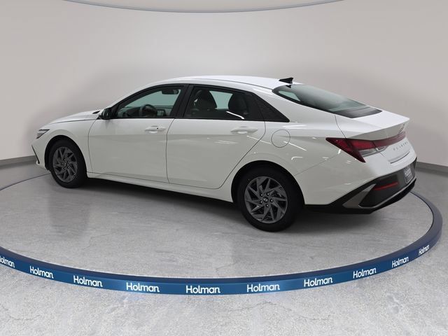Used 2024 Hyundai Elantra SEL FWD image 8