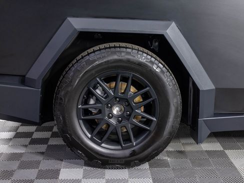 Used 2024 Tesla Cybertruck AWD Crew Cab image 36