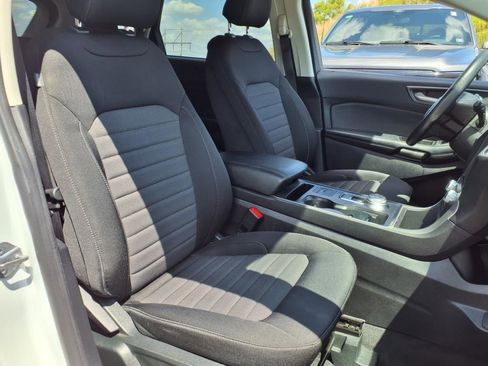 Certified 2022 Ford Edge SE image 8