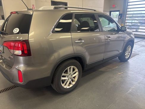 Used 2015 Kia Sorento LX image 6