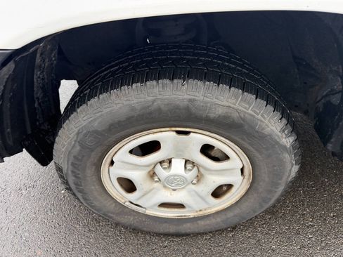 Used 2015 Toyota Tacoma Base 4x2 4dr Access Cab 6.1 ft w/ Convenience Package image 31