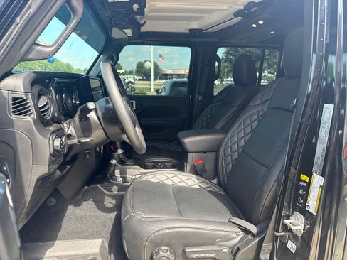 Used 2024 Jeep Gladiator Sport AWD/4WD image 7