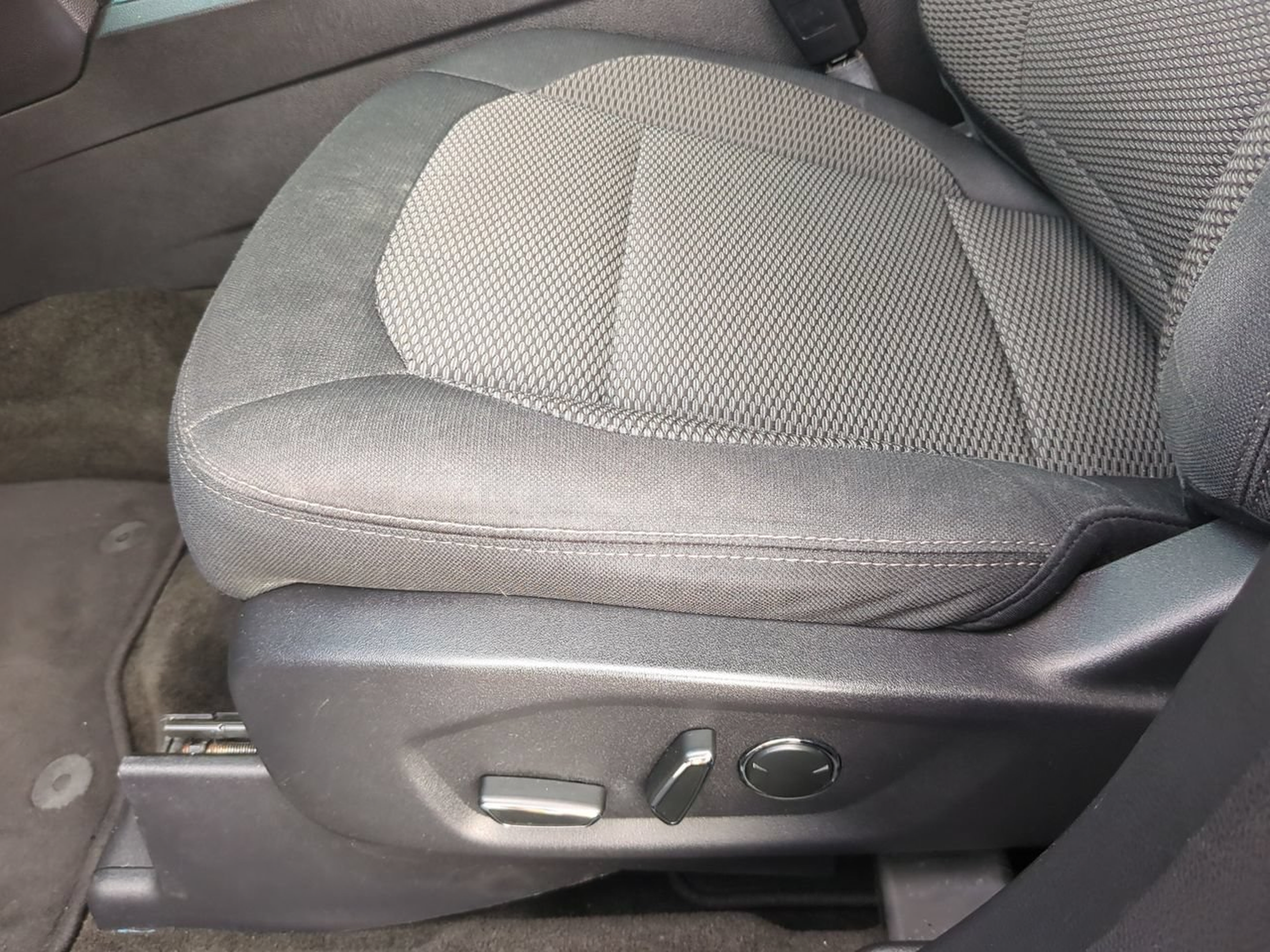 Used 2016 Ford Explorer XLT FWD image 15