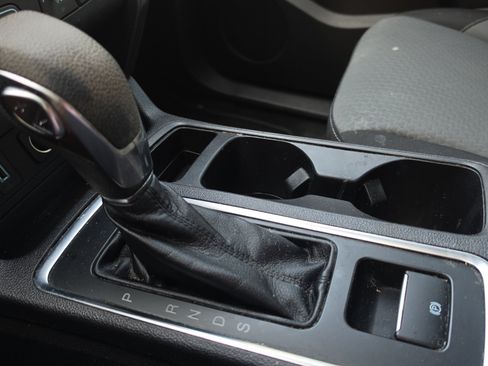 Used 2019 Ford Escape SE FWD image 18