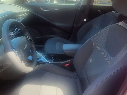 Used 2025 Kia Niro LX FWD image 3