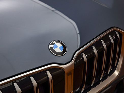 Certified 2023 BMW X1 xDrive28i w/ Convenience Package image 9