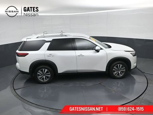Used 2025 Nissan Pathfinder SL AWD/4WD image 47