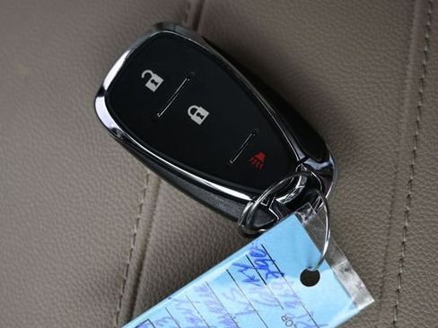 Used 2023 Chevrolet Traverse LS image 18