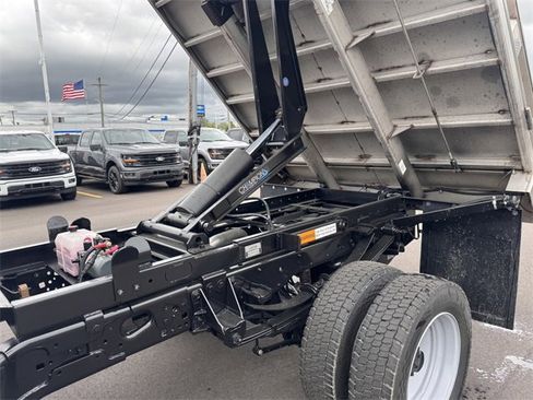 New 2025 Ford F550 4x4 Regular Cab Super Duty image 15