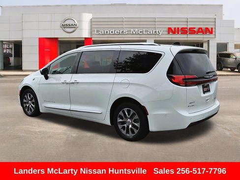 Used 2025 Chrysler Pacifica Pinnacle FWD image 6