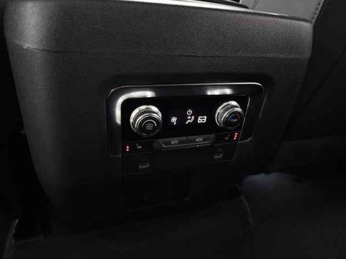 Used 2022 GMC Yukon XL SLT w/ SLT Premium Package image 39