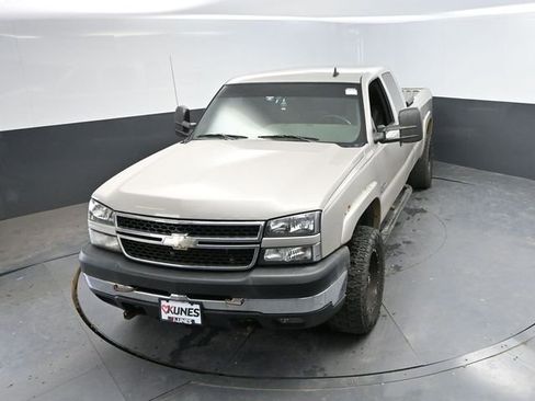 Used 2006 Chevrolet Silverado 3500 LT w/ Heavy-Duty Power Package AWD/4WD image 26