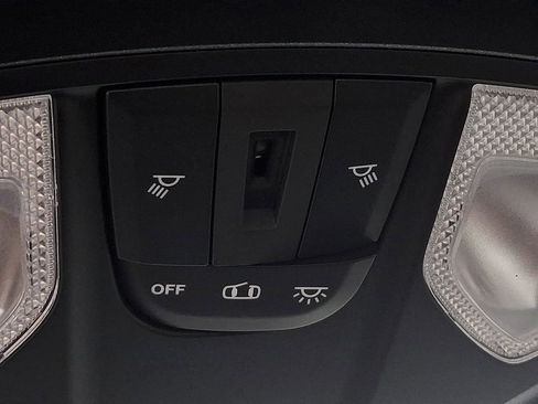 Used 2024 RAM 2500 Tradesman w/ Chrome Appearance Group image 23