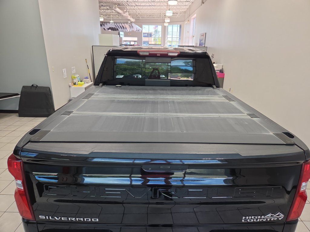 Used 2019 Chevrolet Silverado 1500 High Country w/ Technology Package AWD/4WD image 15