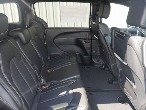 New 2026 Chrysler Pacifica Select image 29
