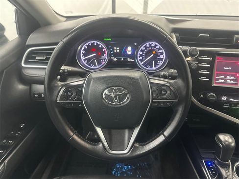Used 2018 Toyota Camry XLE image 23