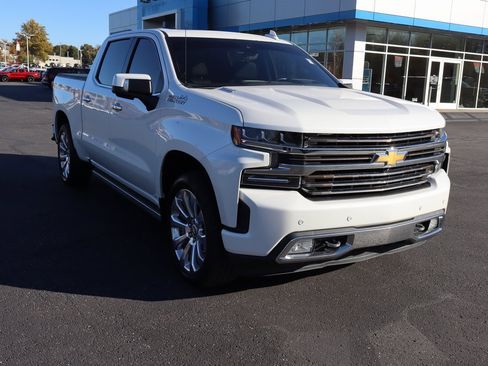 Used 2020 Chevrolet Silverado 1500 High Country w/ Technology Package image 2