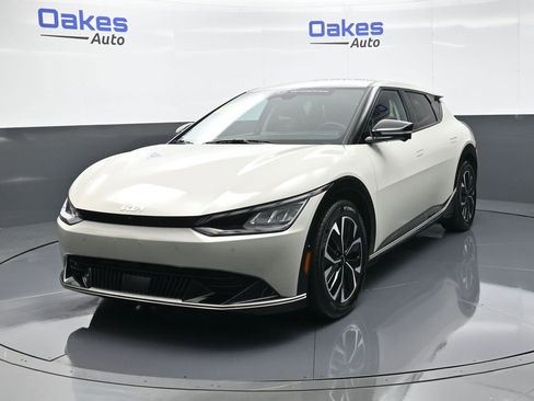 Certified 2022 Kia EV6 Wind w/ Wind Technology Package image 4