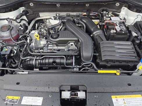 New 2026 Volkswagen Taos SE image 23