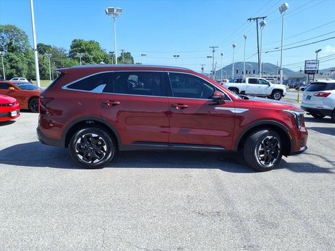 Used 2024 Kia Sorento S AWD/4WD image 3