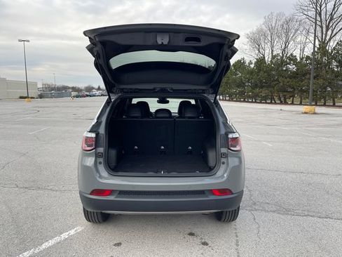 Used 2024 Jeep Compass Limited image 18