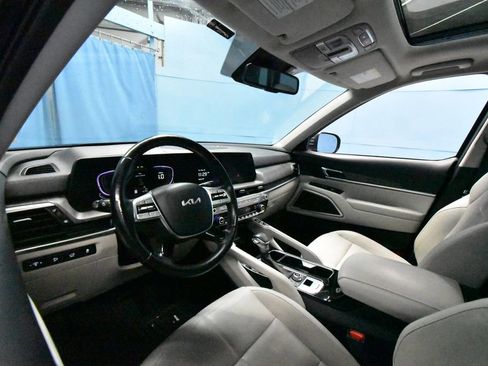 Used 2023 Kia Telluride EX w/ EX Captain's Chair Package image 2