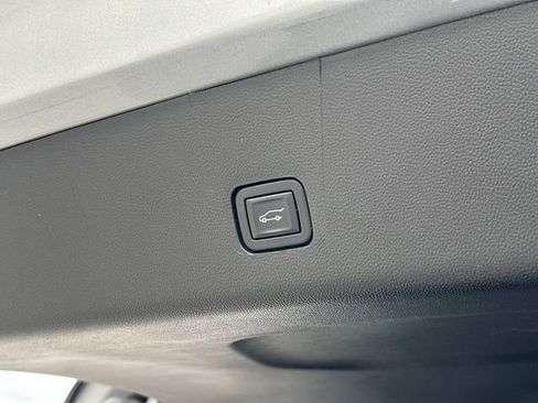Used 2023 Chevrolet Traverse LT w/ LPO, Floor Liner Package AWD/4WD image 17