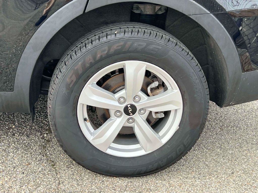 Used 2023 Kia Sorento LX AWD/4WD image 9