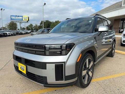 Used 2025 Hyundai Santa Fe Limited image 4