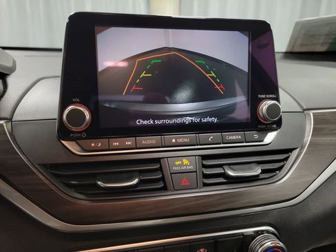 Used 2024 Nissan Altima 2.5 SV image 16