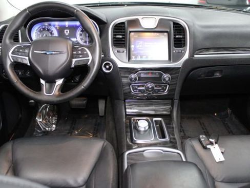 Used 2016 Chrysler 300 Limited image 2