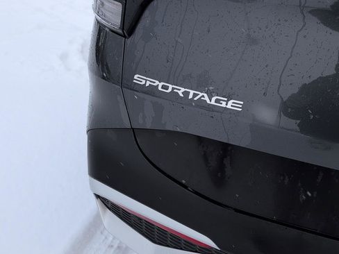 Used 2023 Kia Sportage LX image 5