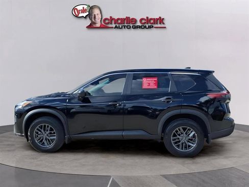 Used 2025 Nissan Rogue S image 2