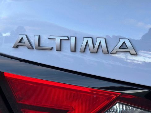 Used 2024 Nissan Altima 2.5 SR w/ SR Premium Package image 11