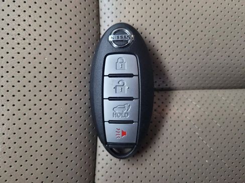 Used 2015 Nissan Rogue SL w/ SL Premium Package image 32