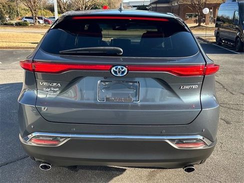 Used 2024 Toyota Venza image 4