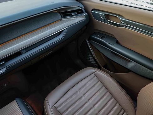 Certified 2024 Kia EV9 Land image 24