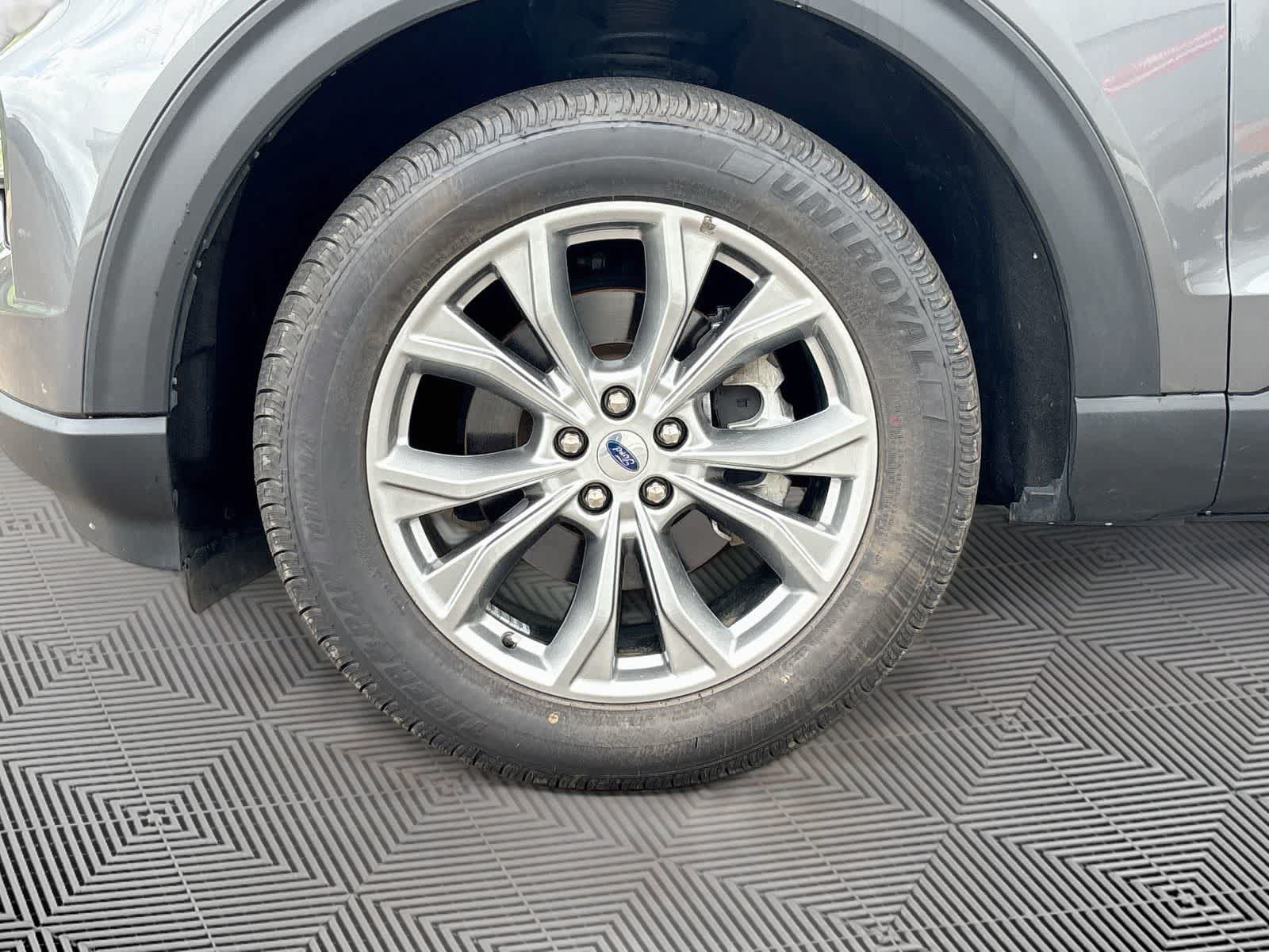 Used 2023 Ford Explorer XLT w/ Equipment Group 202A AWD/4WD image 33