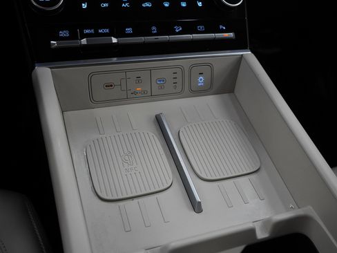 Used 2025 Hyundai Santa Fe Limited image 24