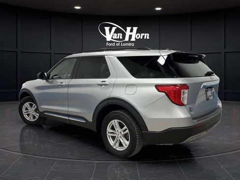 Used 2023 Ford Explorer XLT image 3