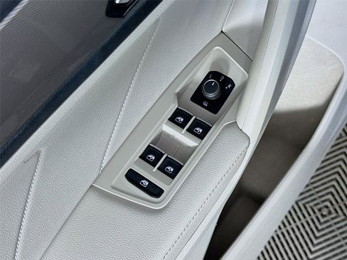 Used 2023 Volkswagen Tiguan SE FWD image 19