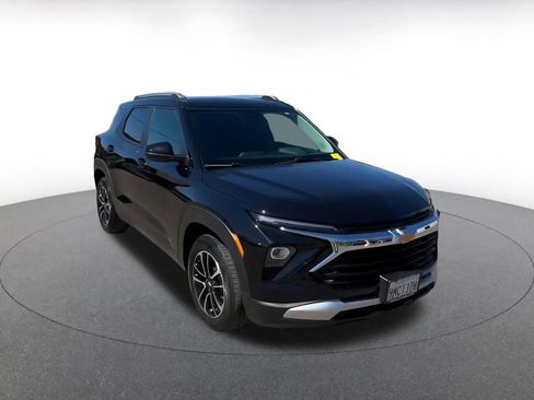 Used 2024 Chevrolet TrailBlazer LT w/ Driver Confidence Package image 3