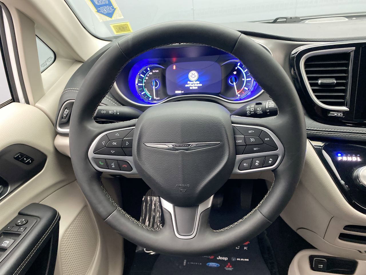 Used 2023 Chrysler Pacifica Touring-L FWD image 16