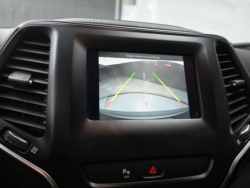 Used 2020 Jeep Cherokee Altitude image 13