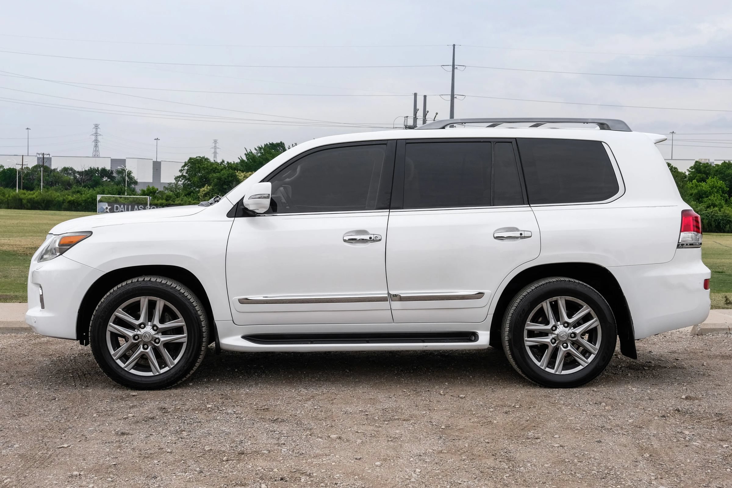 Used 2013 Lexus LX 570 4WD w/ Luxury Pkg image 13