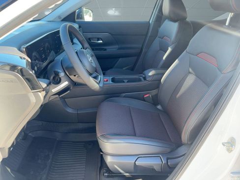 New 2026 Nissan Kicks SR image 5